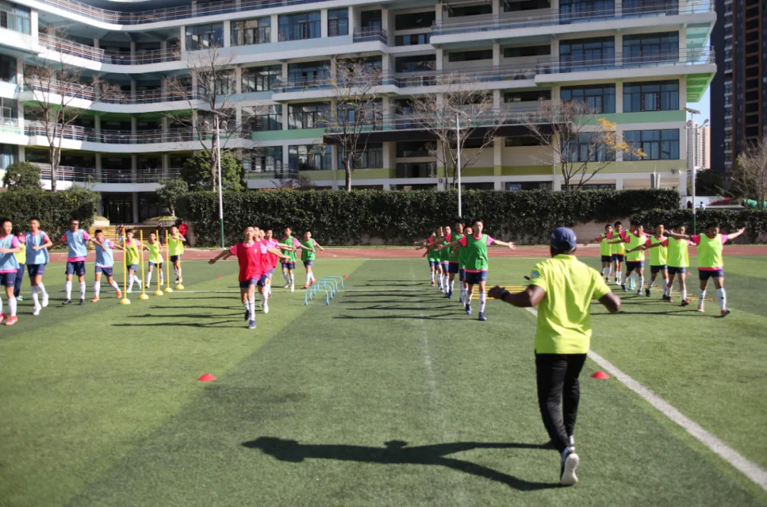 小学足球学什么(少年中国｜中考文化分全年级第一！这样的足球班是如何练成的？)