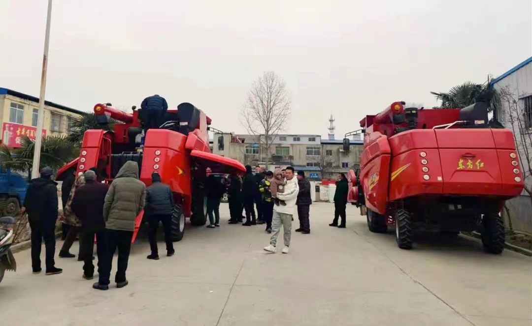 由東方紅4LZ-9B1小麥?zhǔn)斋@機引發(fā)的“堵門”事件