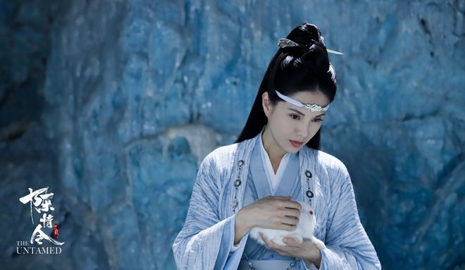 抹额造型别乱用，有人冷峻洒脱，有人呆萌可爱，关键还得脸型扛