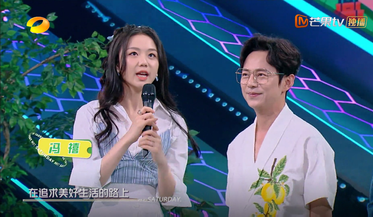 《你好，星期六》：玩体力游戏，被后辈踩头，48岁的何炅有多拼