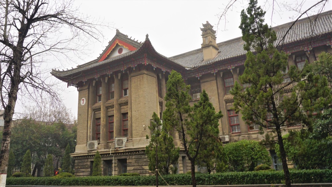 河南大学是我见过的比学生还努力的中国高校