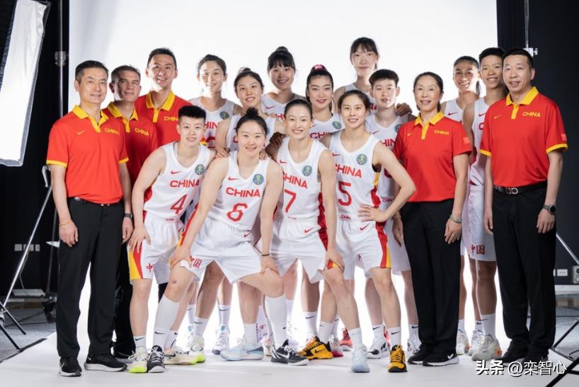 中国女篮世界杯12人大名单：双塔＋李梦领衔，金维娜、张茹入围