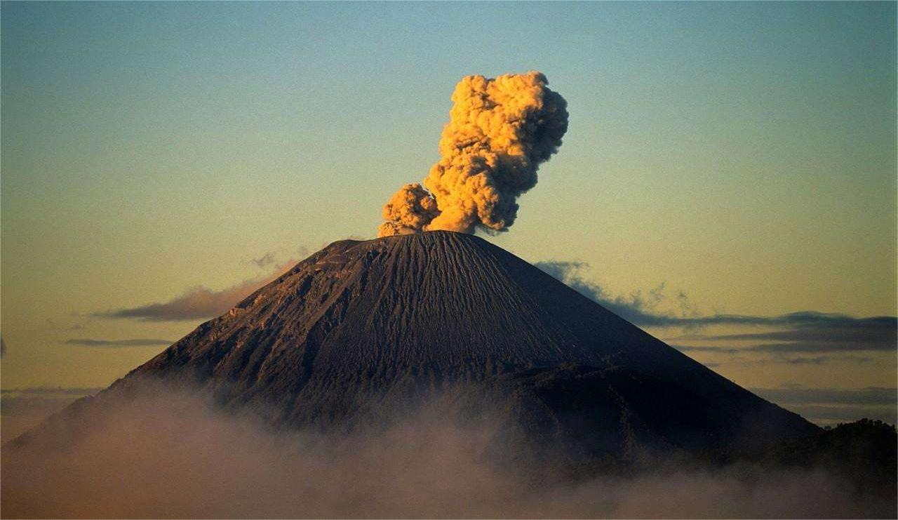 长白山天池火山 中国最吓人一座火山