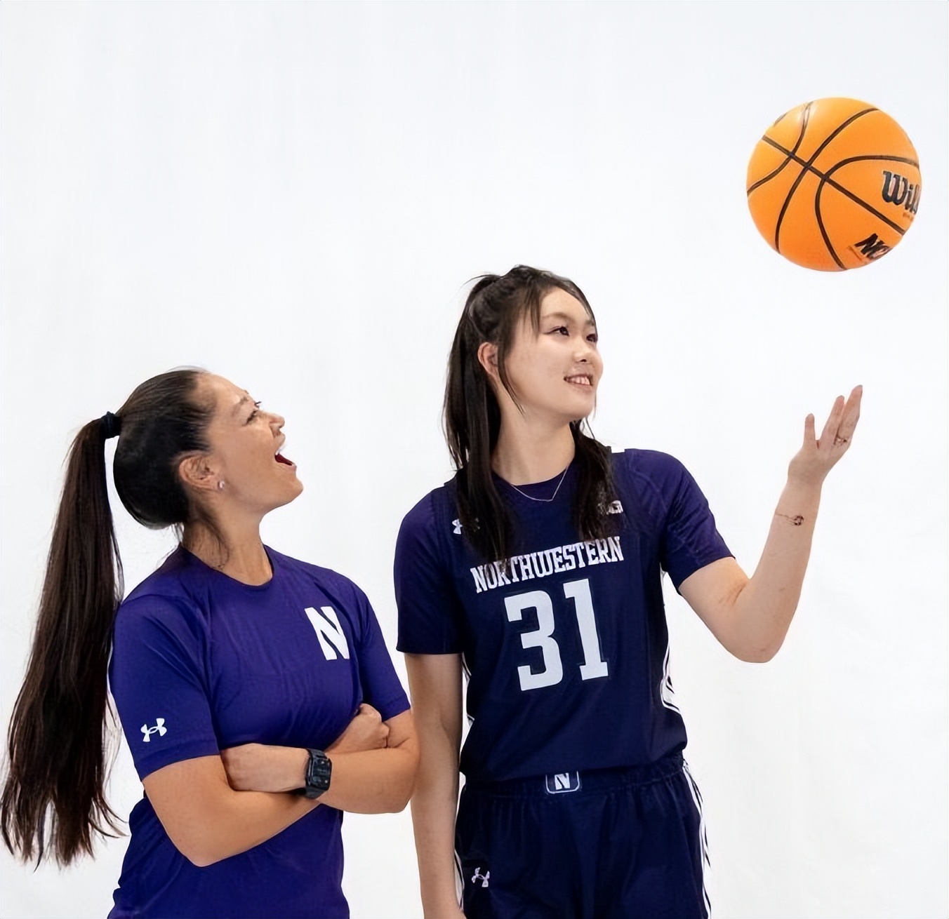 中国女篮新版李梦来了！18岁天才将战NCAA比赛，她是詹皇儿子校友