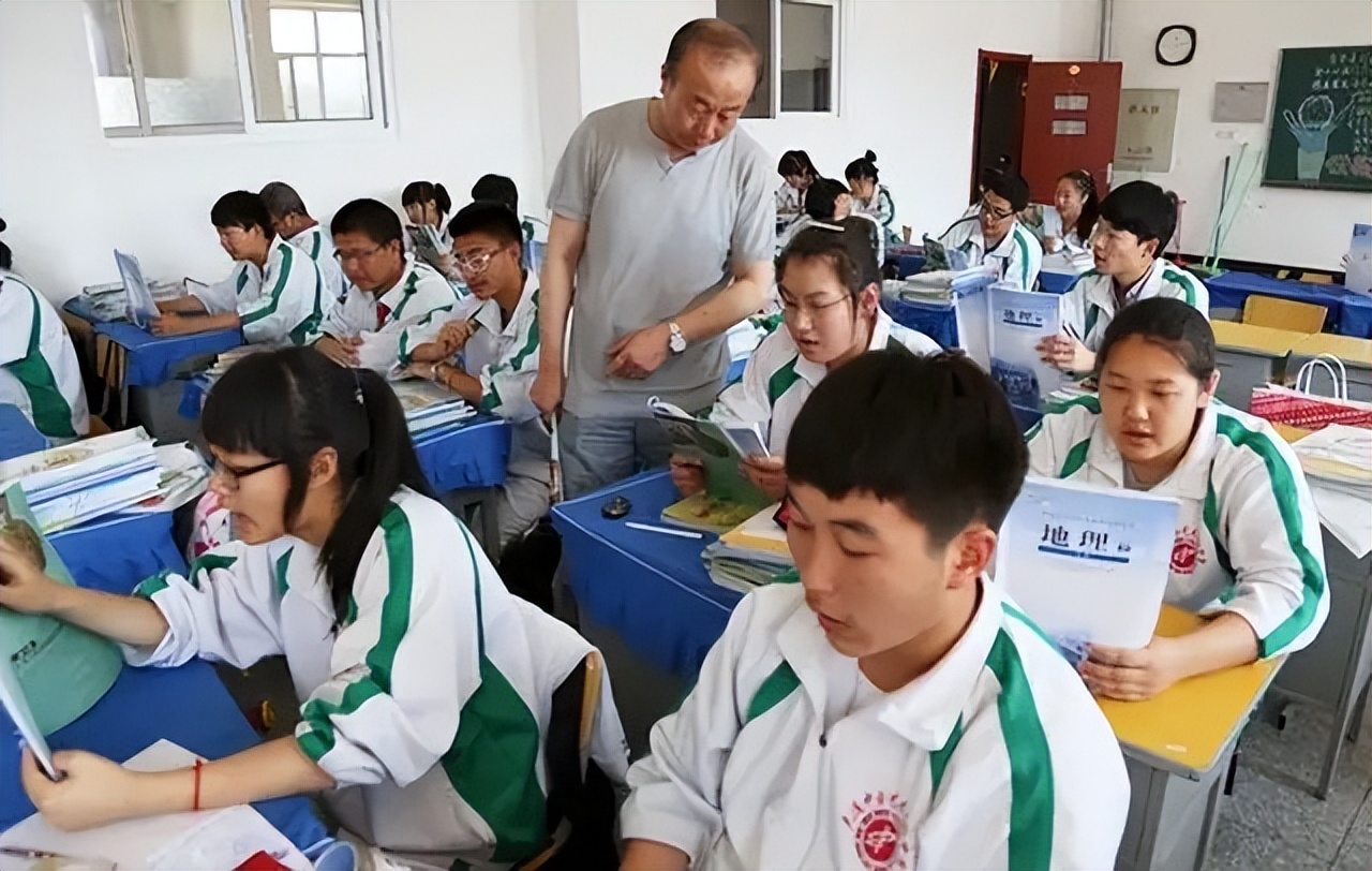 铁饭碗迎“好消息”，教师或要迎接周中假，上下班时间也有变化