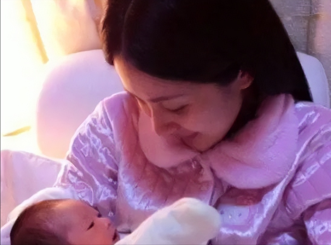 被王思聪骂地摊货，生下孩子后密谋3年，韦雪真的捞了9亿分手费吗