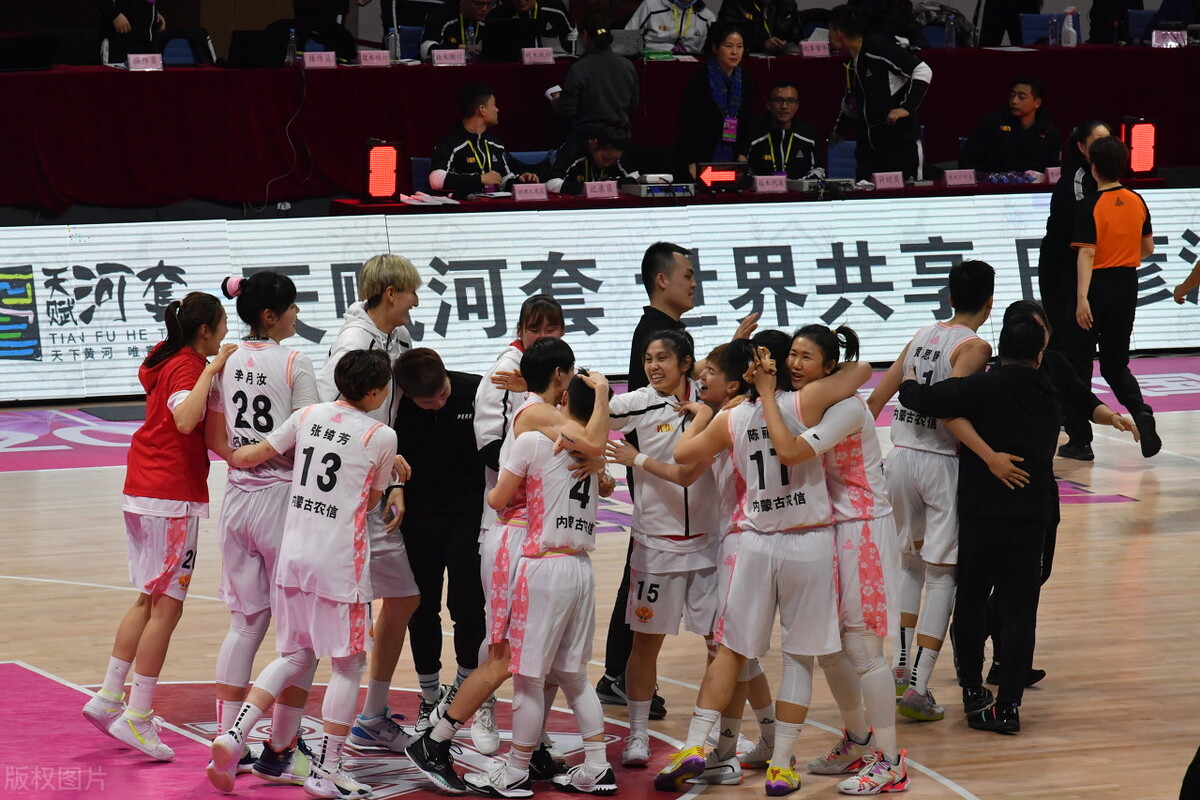 直播女籃比賽（央視直播揭幕戰，川蒙女籃總決賽預演，內蒙古冠軍戒指夜難勝）