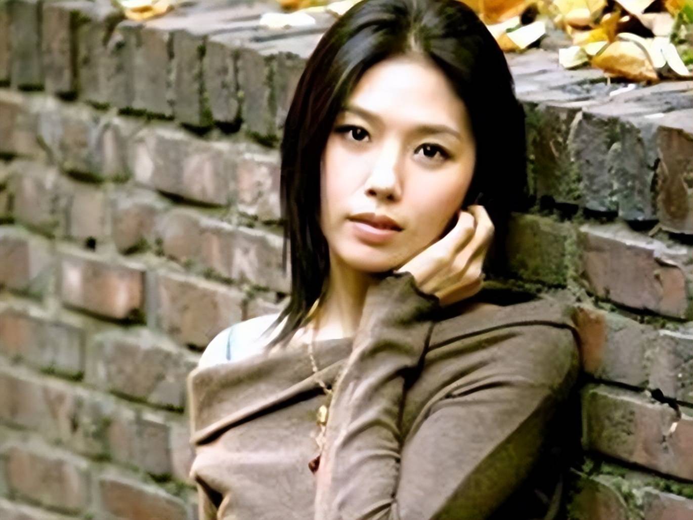 他们通过心理咨询,冥想和瑜伽等方式来缓解压力.