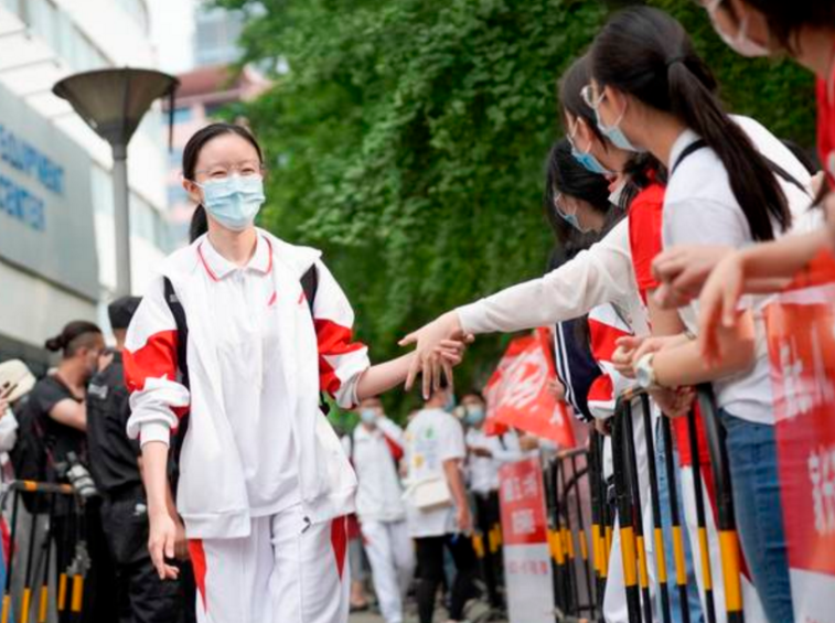 “取消高考复读”呼声渐高，一个相关新规定，让2022届考生心慌