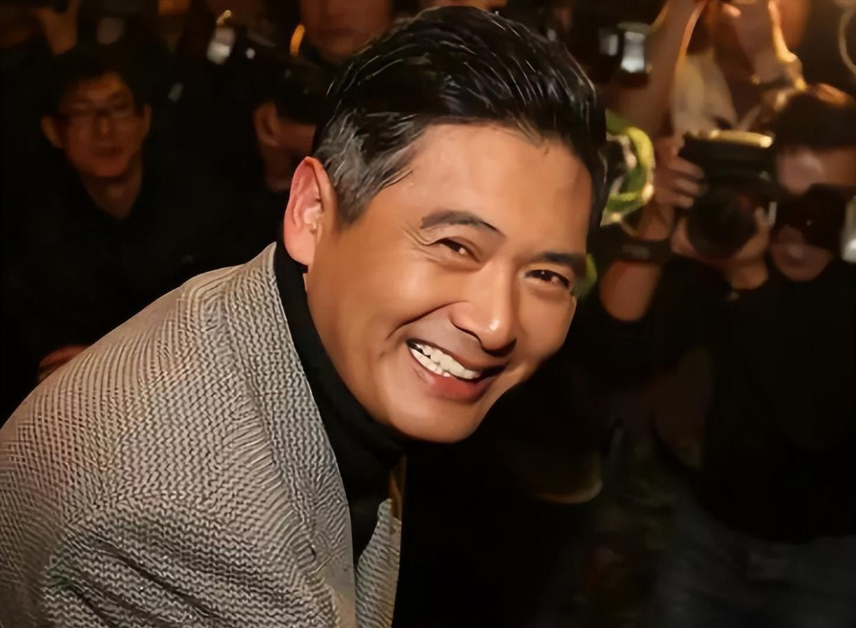 7位老牌明星晚年回归普通人生活,坐公交吃路边摊,回农村种地