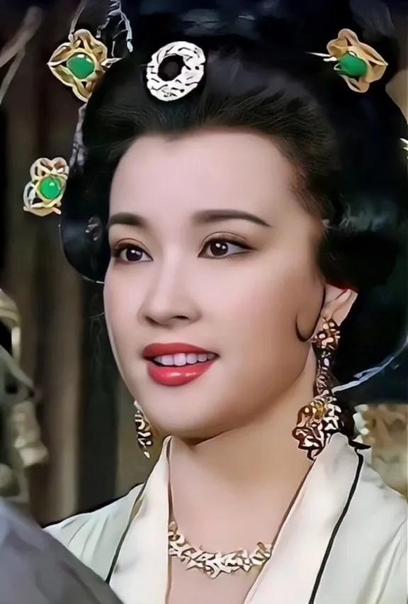 43岁的她，演16岁的少女，竟毫无违和感，真的太美了
