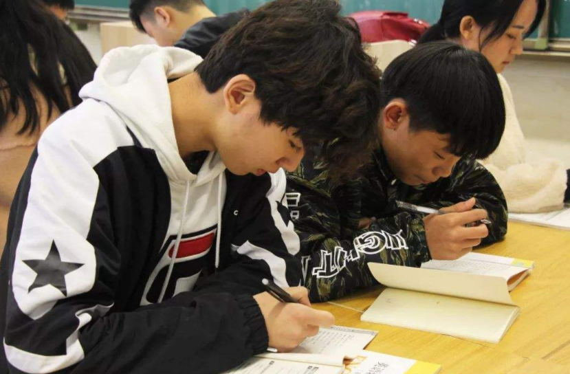 上职高就是没前途？北大教授一针见血地回答，戳痛了多少家长的心