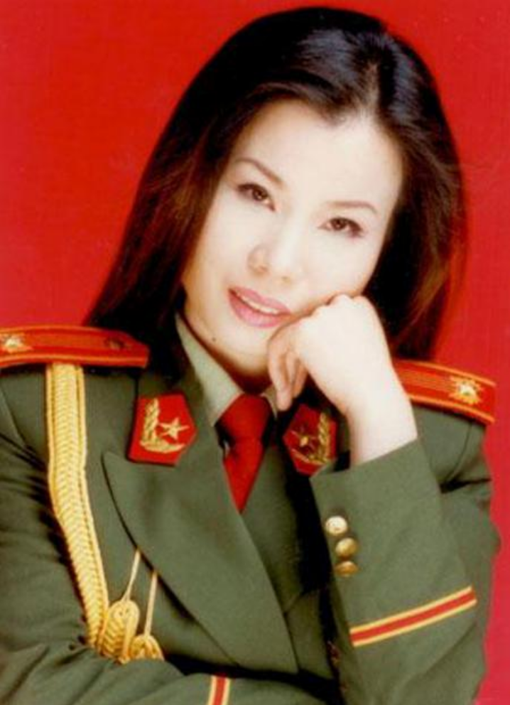 "电视剧歌后"叶凡:演唱会现场病情复发,高烧到去世仅384小时