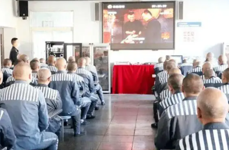 山西黑老大敛财12亿，7次减刑出狱时小弟放鞭炮，最后被妻子举报