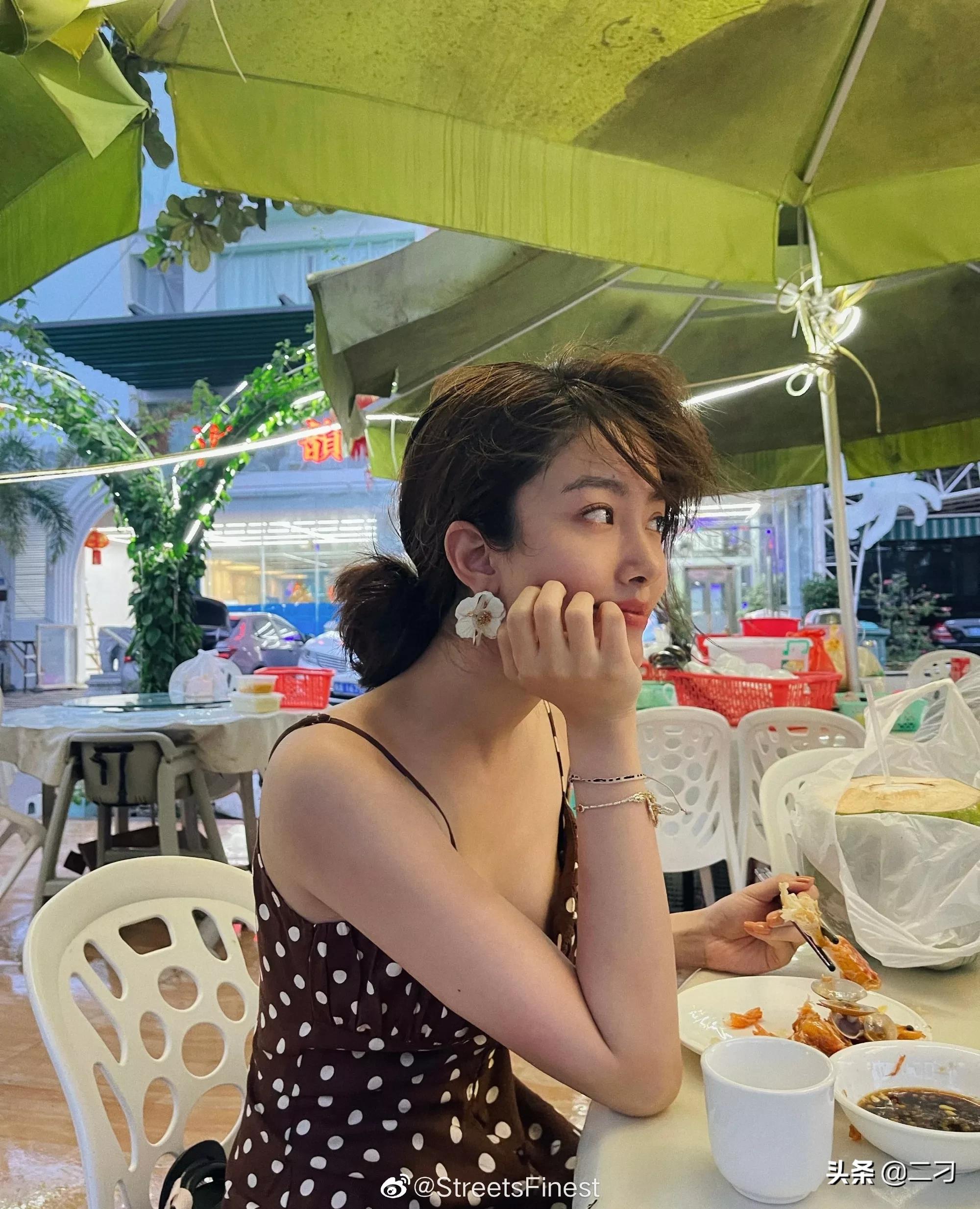 杨采钰 近期度假穿搭