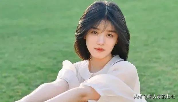 女人想你了,不会直说“我想你”,而是这样“暗示”你