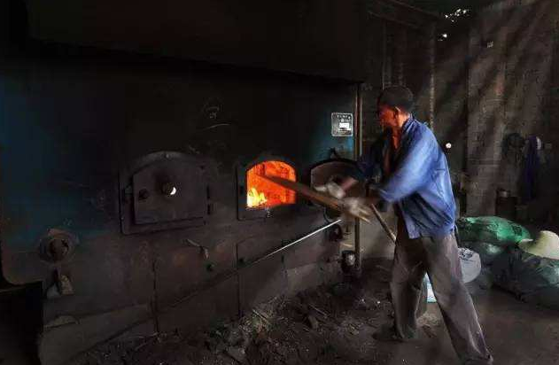 1951年，包头一锅炉工因老婆太漂亮被捕，聂元帅：立即执行死刑