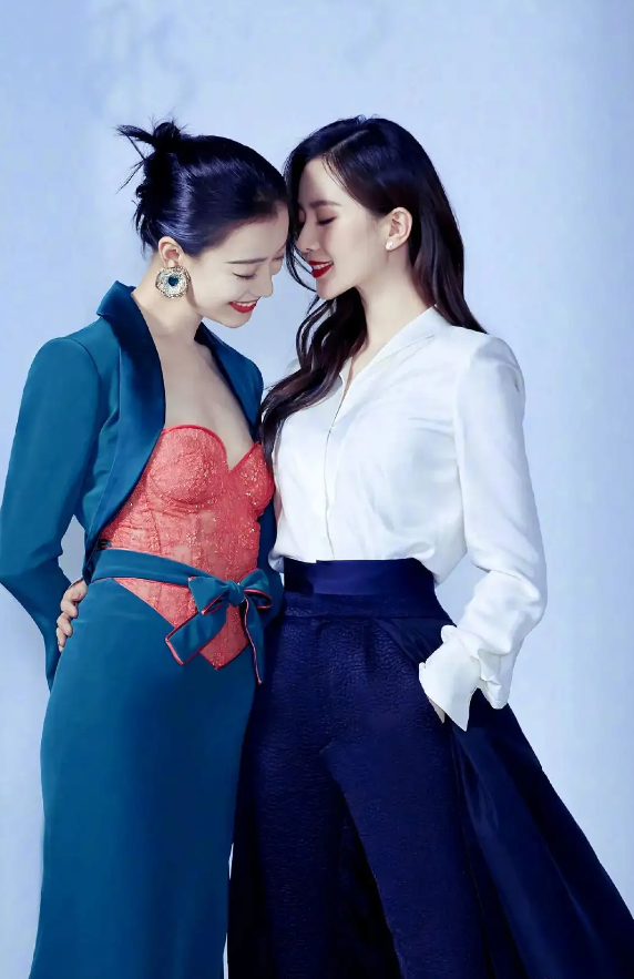 合照(明星双人写真大pk:杨幂秀美腿,马伊琾好土气,胡歌霍建华封神)