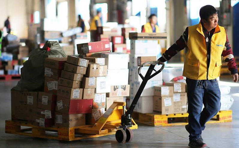 湖南的隐形富豪：拥有近2万家小卖部，靠服务穷人赚钱年入百亿
