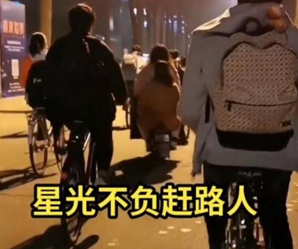 “夜晚10点半”的清华是什么样？优秀的人一直在努力，太励志了