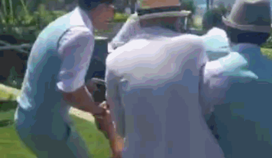 包贝尔拍戏指导殷桃上脚踹女群演 殷桃于心不忍改变方式更人性化