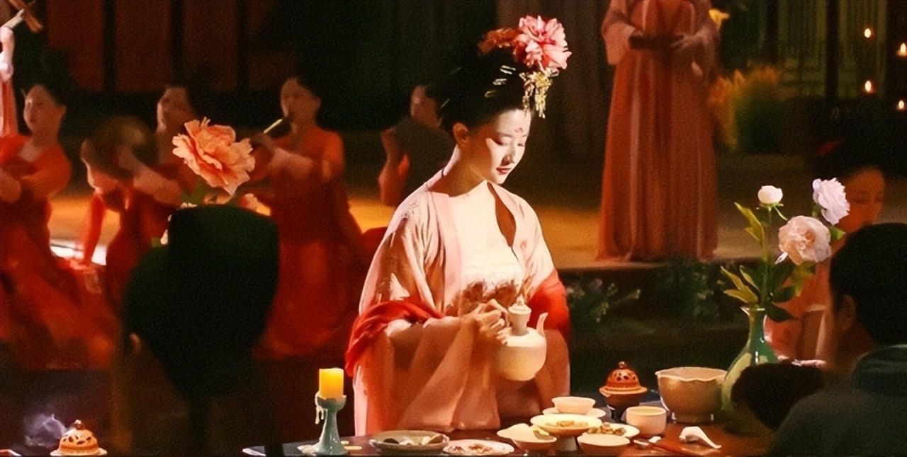 《夢(mèng)華錄》中的生意經(jīng)，這些大牌也在用｜飲見(jiàn)