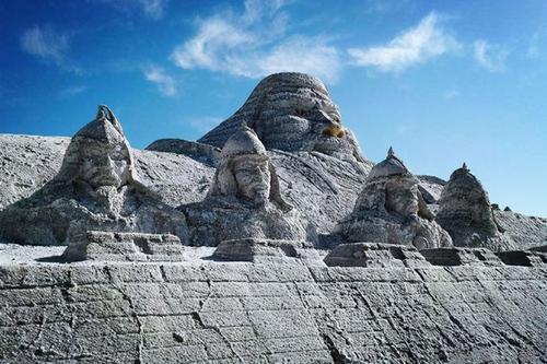 成吉思汗墓到底在哪？多年来大致有四种说法