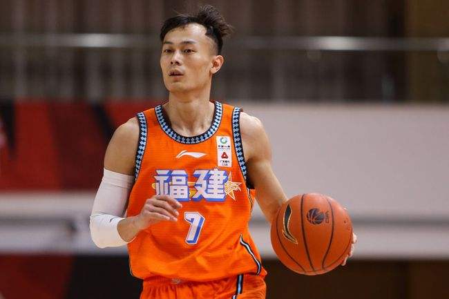 cba汤杰岳阳哪里人(汤杰的故事：CBA速度最快的男人，无缘NBA，将成为广东队的救星)