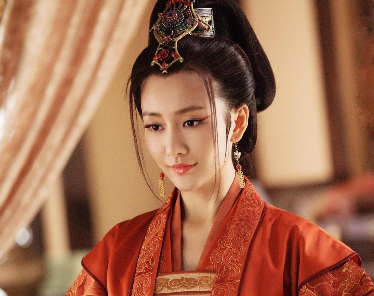 貌美如花却至今未婚，这12位大龄女星，各有各的苦衷