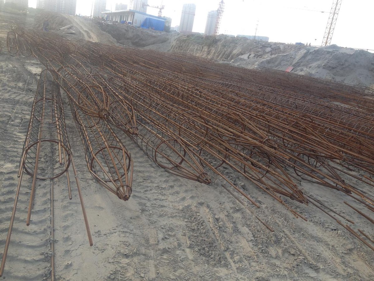 后置钢筋笼原土挤压灌注桩施工工法