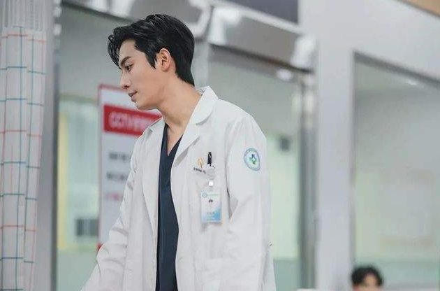 “铁饭碗”排名再次更新，教师仅排第9，看到榜首薪资：人间值得