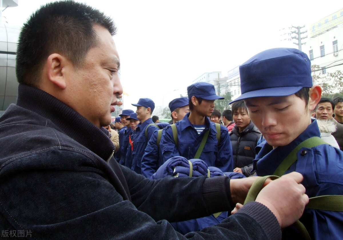 大学生应招入伍，想要在部队里考军校，务必做好这四件事