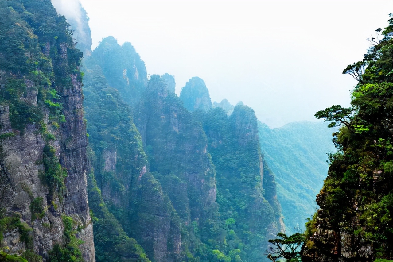瑶山深处的旖旎风光，在这里看云海翻涌，不容错过的圣堂胜景