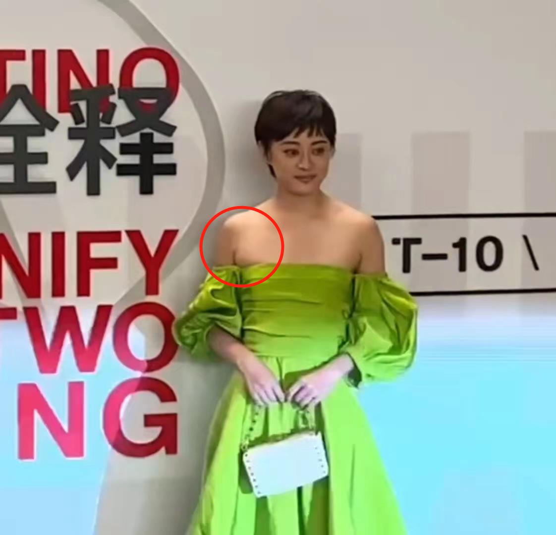 有一种"尴尬",叫孙俪玩性感,明明条件有限,却非要露点什么