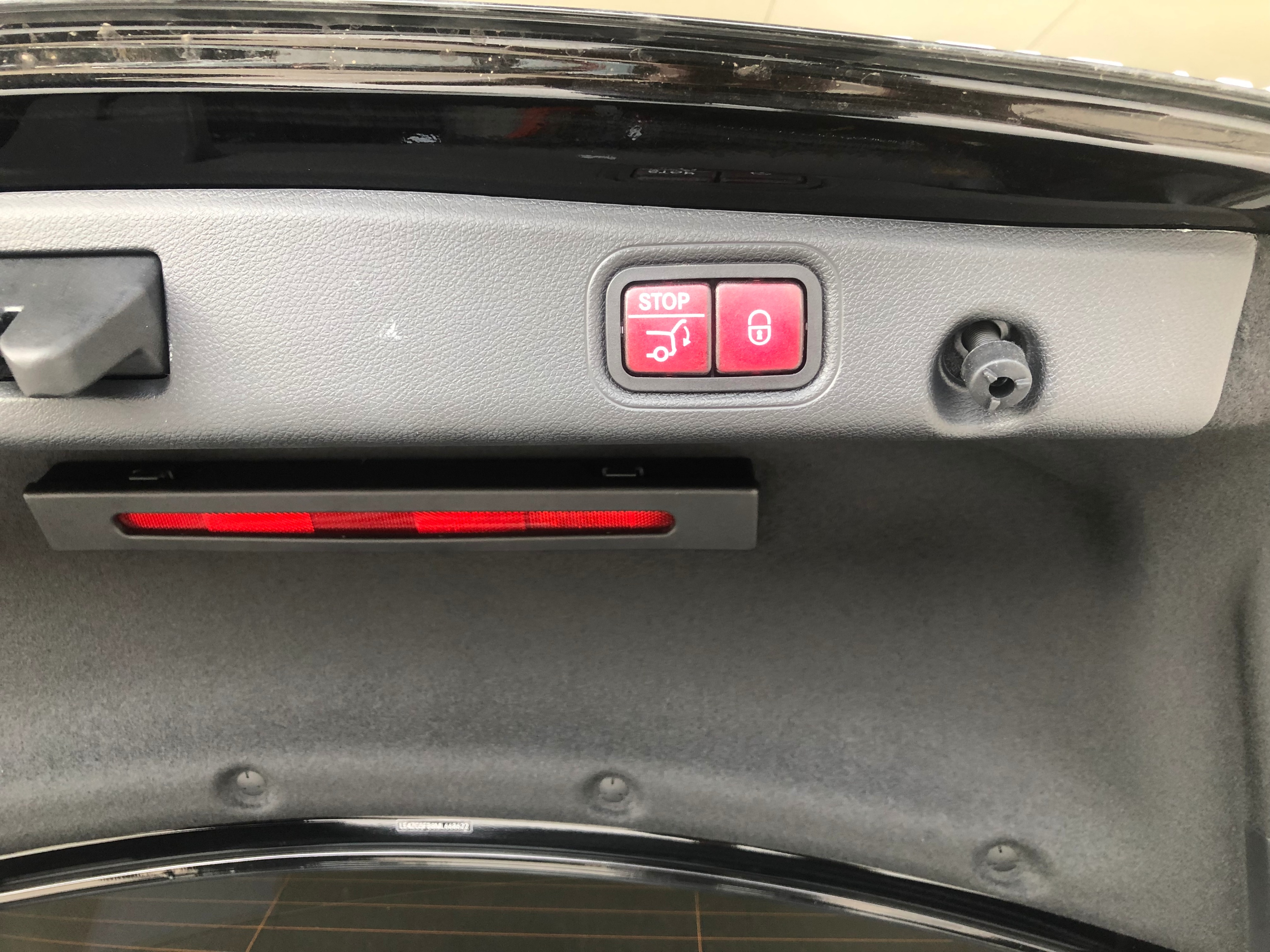 22款奔驰E350eL升级原厂电动尾门，电动后备箱提高用车品味