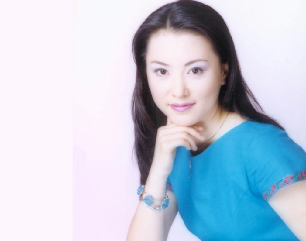 梦桐：曾因没钱买服装遭嘲讽，在央视工作25年，如今46岁活成这样