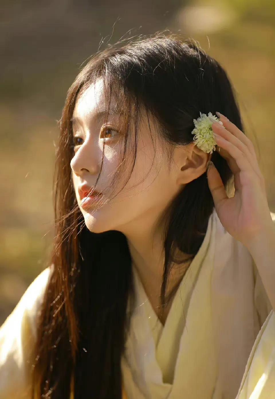 02年小花包上恩的古装造型，有一种别样的美，柔情似水，佳期如梦