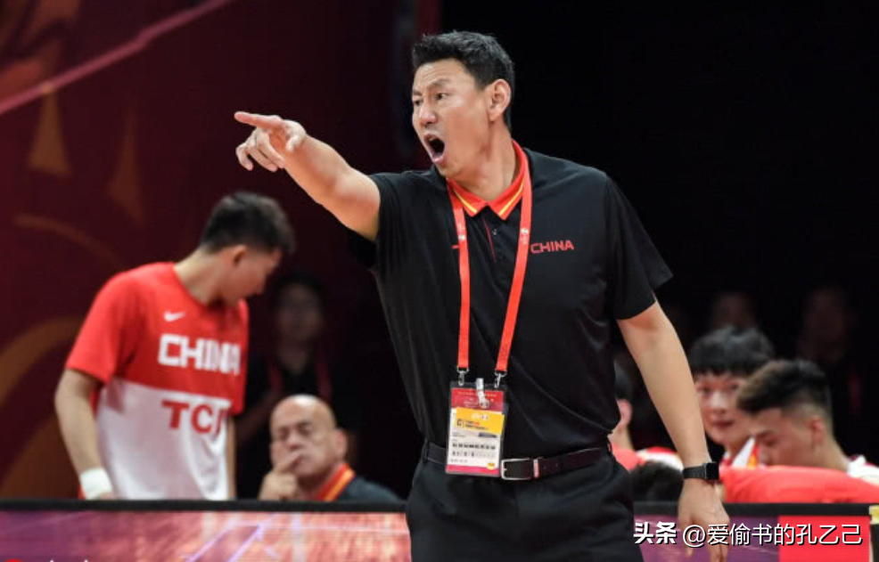 江苏男篮主教练李楠简历（小李飞刀李楠：婚礼请歌手李楠唱歌，和妻子早恋，儿子已2米19）