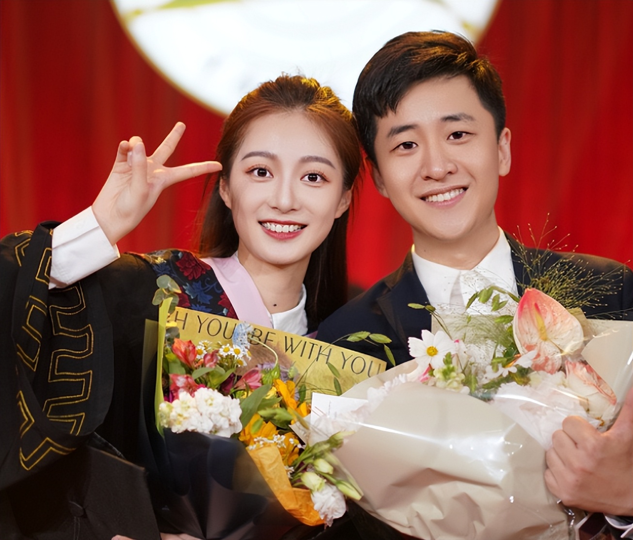 "中传校花"冯琳毕业了,素颜出镜清纯甜美,室友颜值一个赛一个