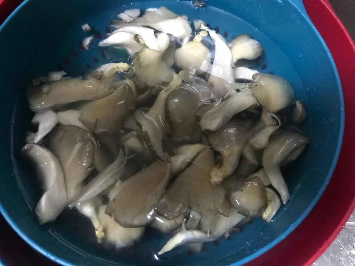 圖片[3]-【炸蘑菇】做法步驟圖 賴氨酸豐富 空氣炸鍋版本-起舞食譜網(wǎng)