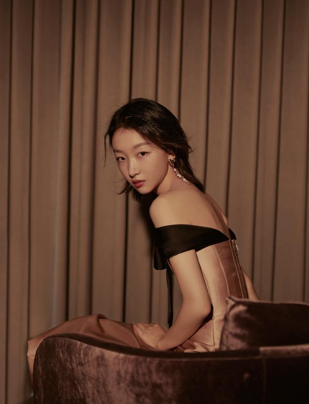 周冬雨：身材并不出众的谋女郎，从体校到影后，她都经历过什么？