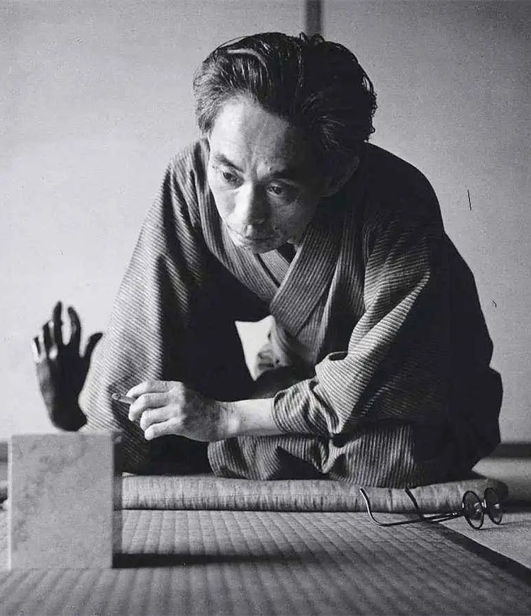 他善于塑造女性,日本作家川端康成十句话,体现哀婉之美,真经典