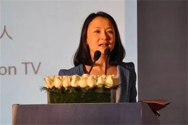 东方卫视名嘴袁鸣：丈夫是美籍华人，儿子十分可爱