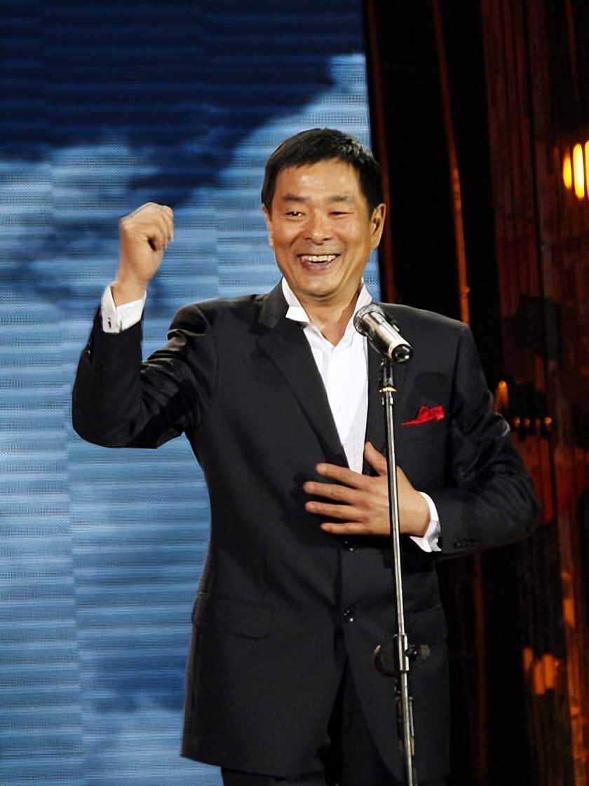 濮存昕“消失”的九年：丧弟又丧父，晚年不再演戏，只想照顾母亲