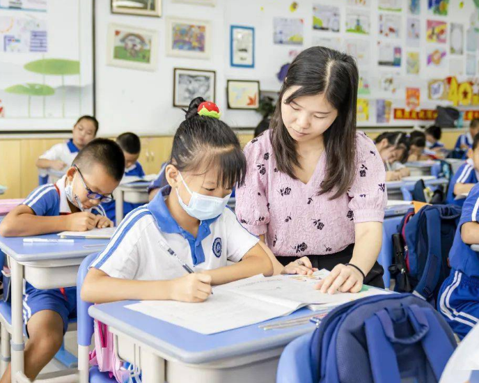 “民转公”基本敲定，民办教师的出路在哪里？这3个方向很不错