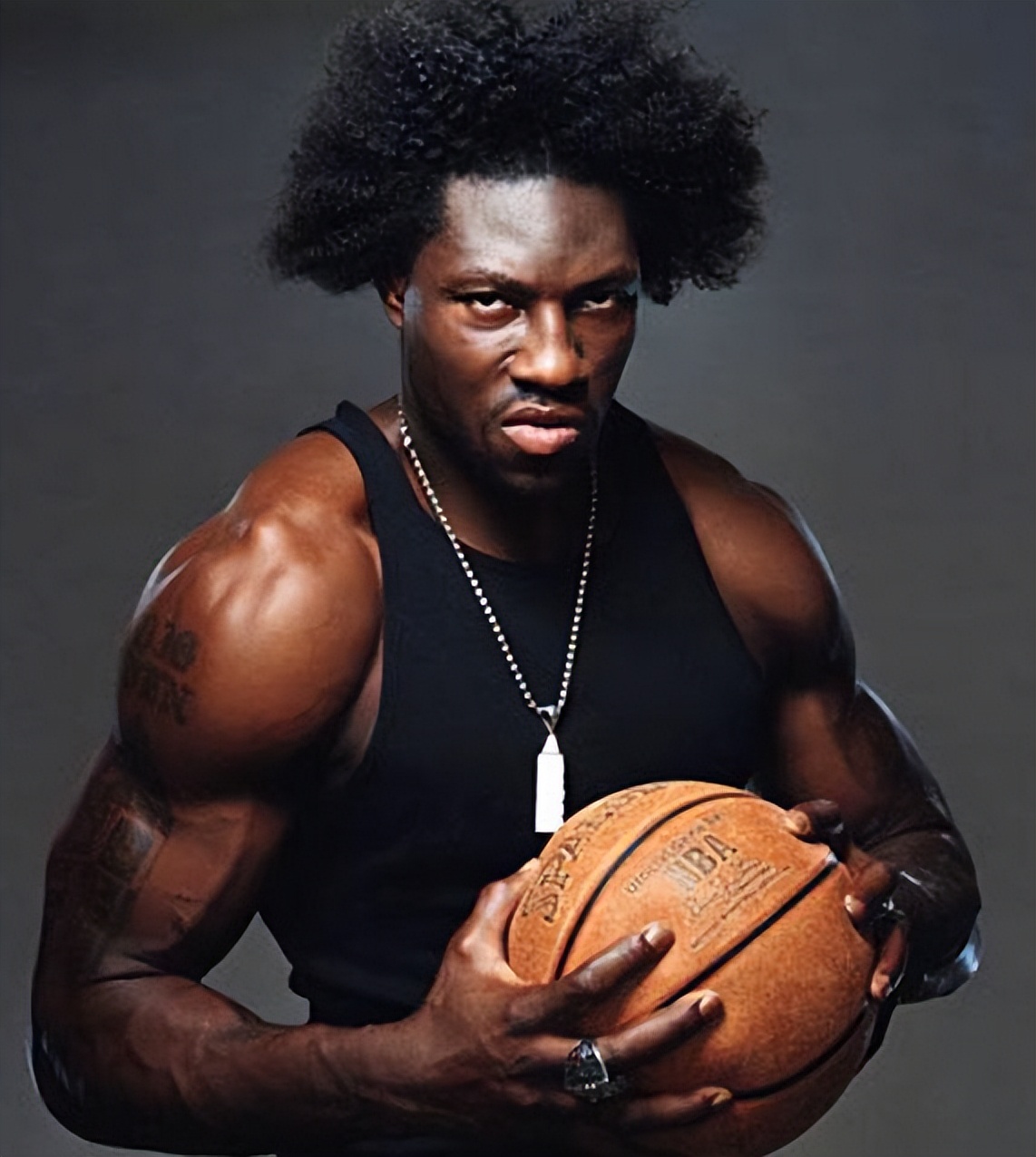 为什么以前nba球衣紧身（你没有看错！NBA真有5人把球衣穿成了“紧身衣”锡安上榜）