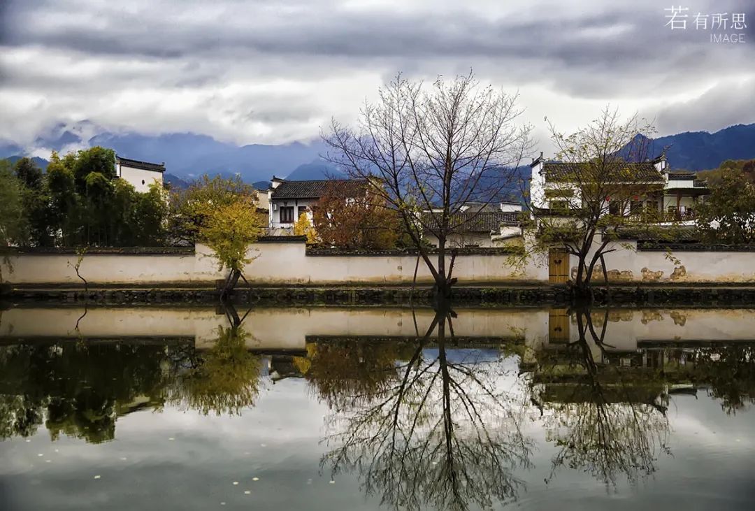 安徽旅行，是总要去一次宏村的！雨中宏村，才是你的梦里江南