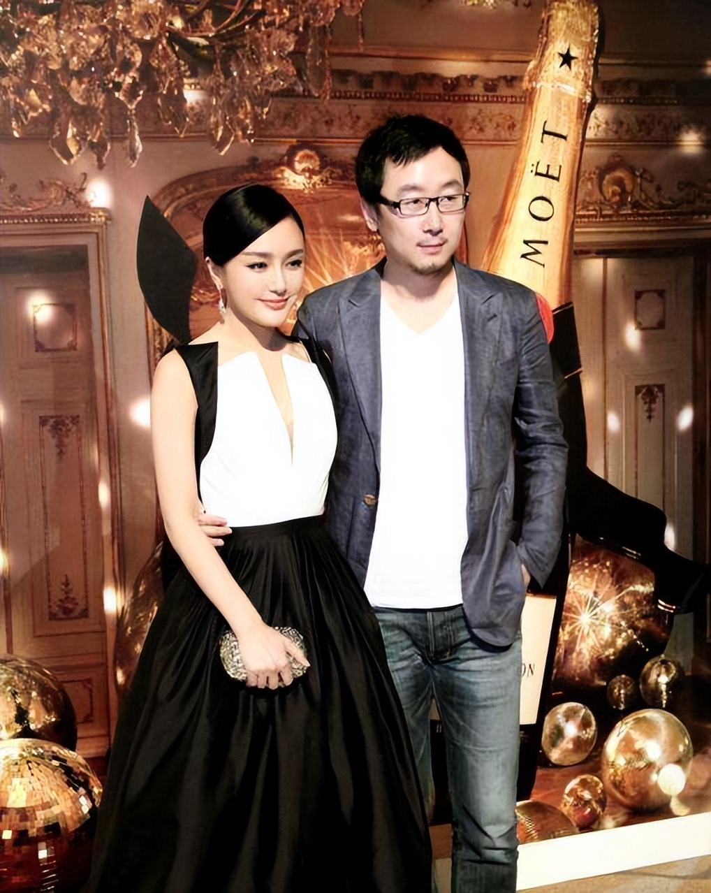 央视胡蝶:不顾一切闪婚大12岁的陆川,婚后生下一儿一女,幸福美满