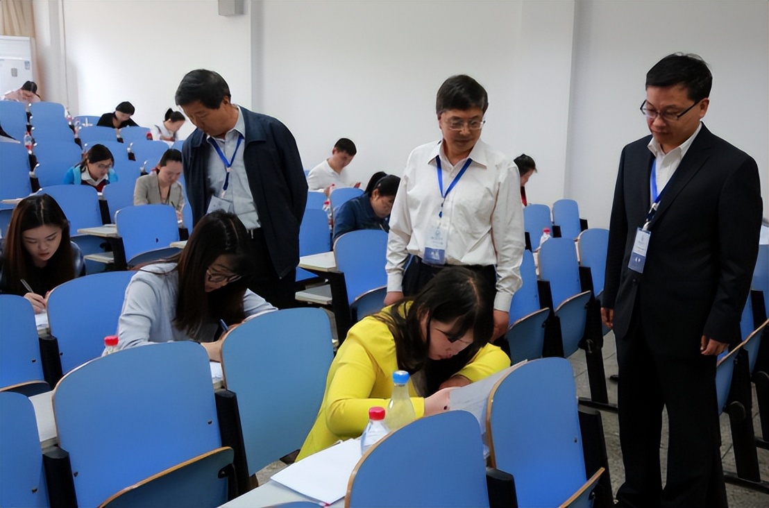 明星也喜欢“体制内”，陈晓成功上岸，原来宇宙的尽头是考编