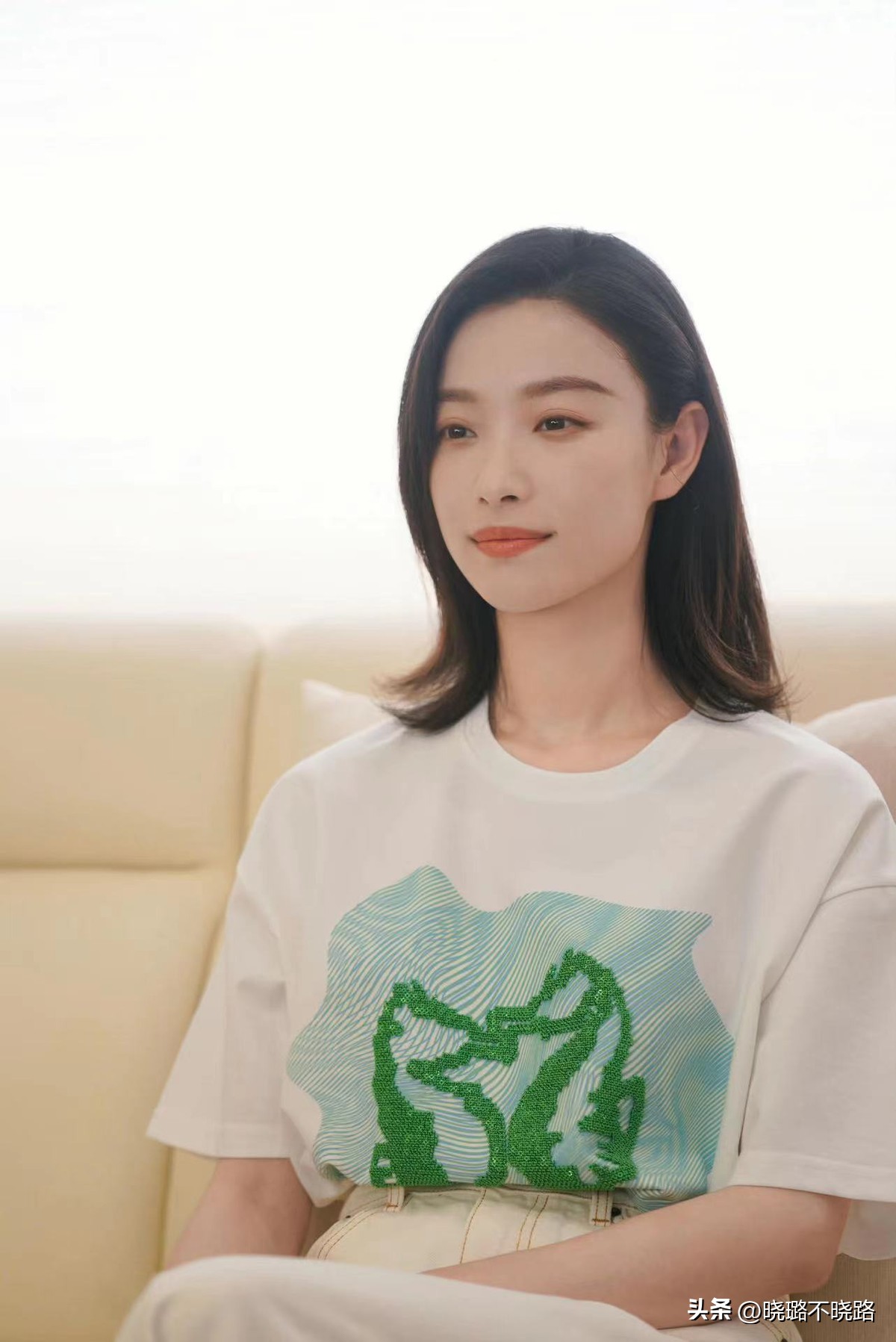 胖臉適合什么發型（方、圓臉的女生，放棄你的長發吧！試試這3種短發，洋氣還顯臉小）